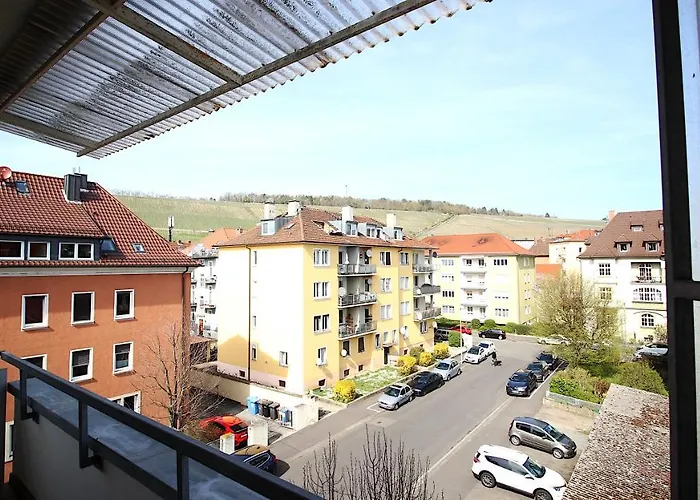 Großzügige Stadtwohnung - Garage, Balkon